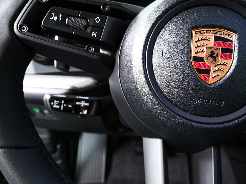 2026 Porsche Cayenne Base Image 25 of 40