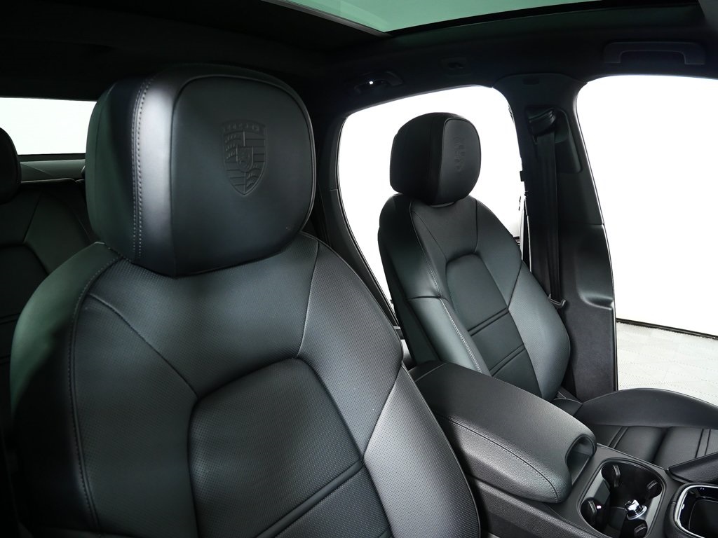 2026 Porsche Cayenne Base Image 15 of 40