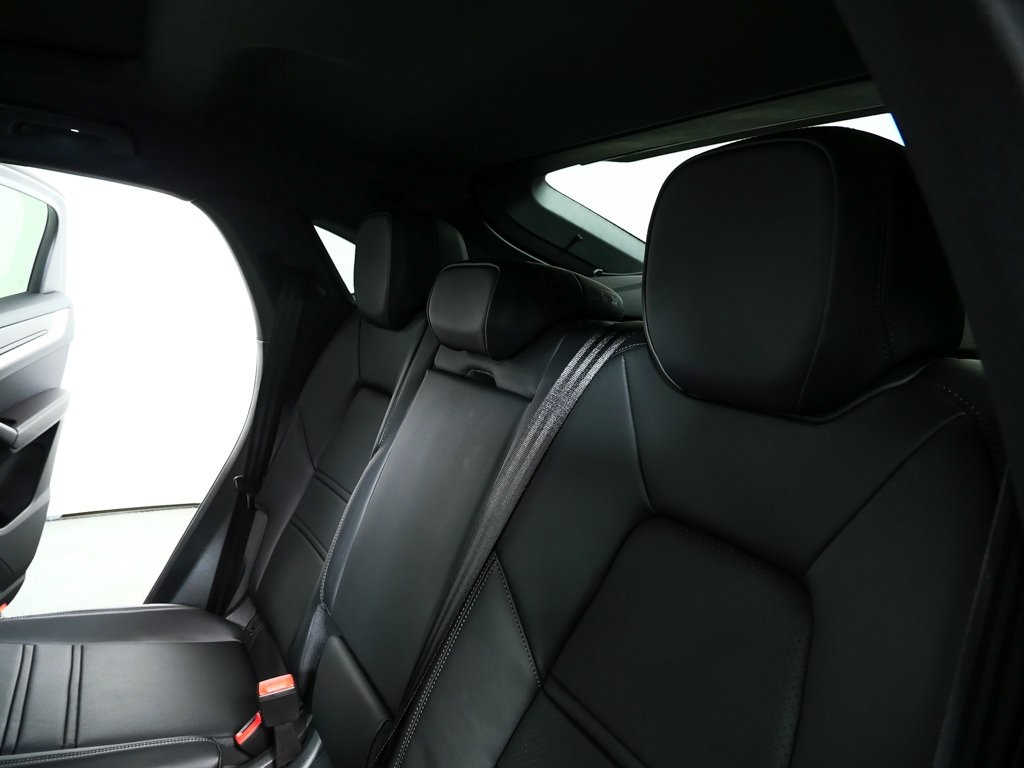 2026 Porsche Cayenne Base Image 16 of 40