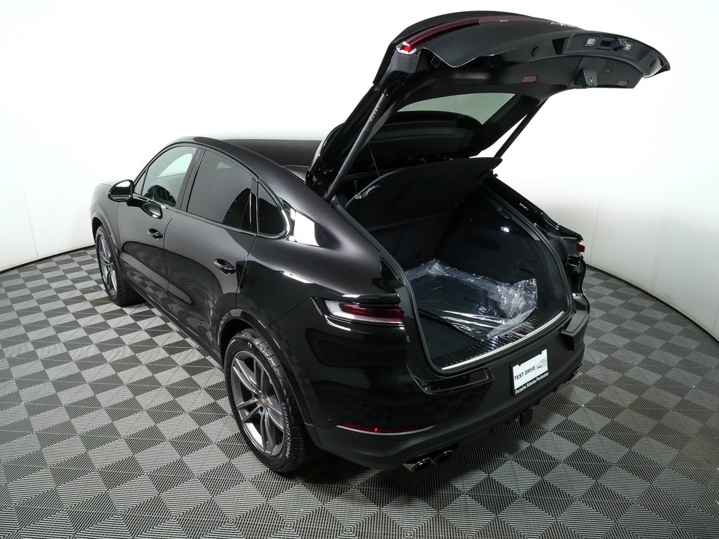 2026 Porsche Cayenne Base Image 9 of 40