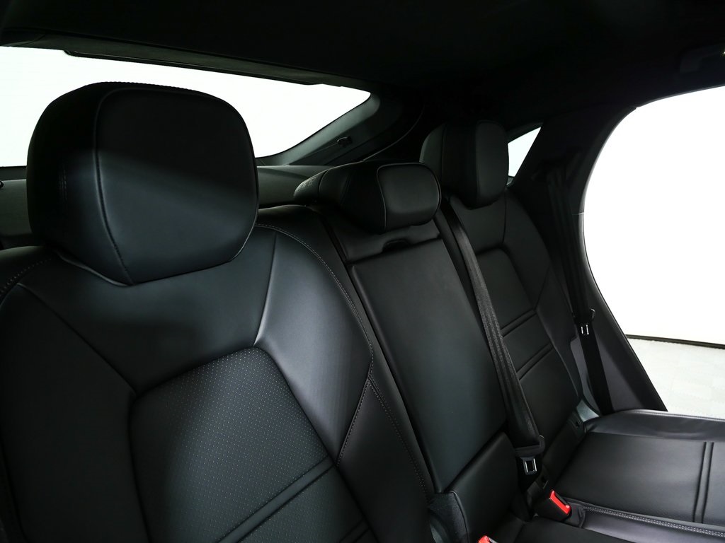 2026 Porsche Cayenne Base Image 14 of 40