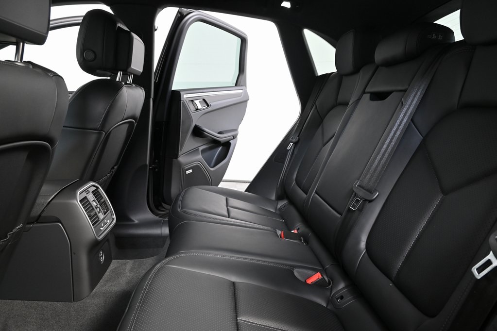 2026 Porsche Macan Base Image 15 of 36