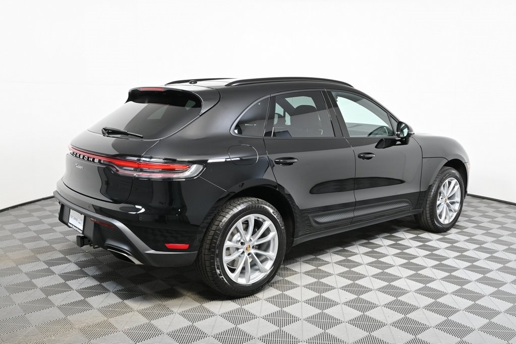 2026 Porsche Macan Base Image 7 of 36