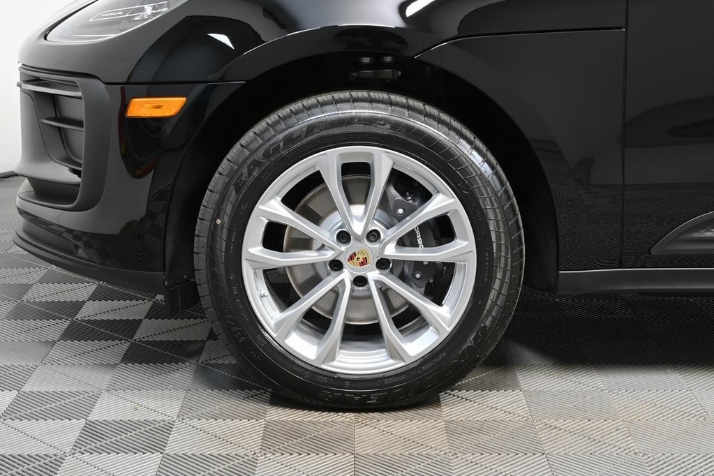 2026 Porsche Macan Base Image 12 of 36