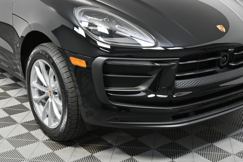 2026 Porsche Macan Base Image 13 of 36