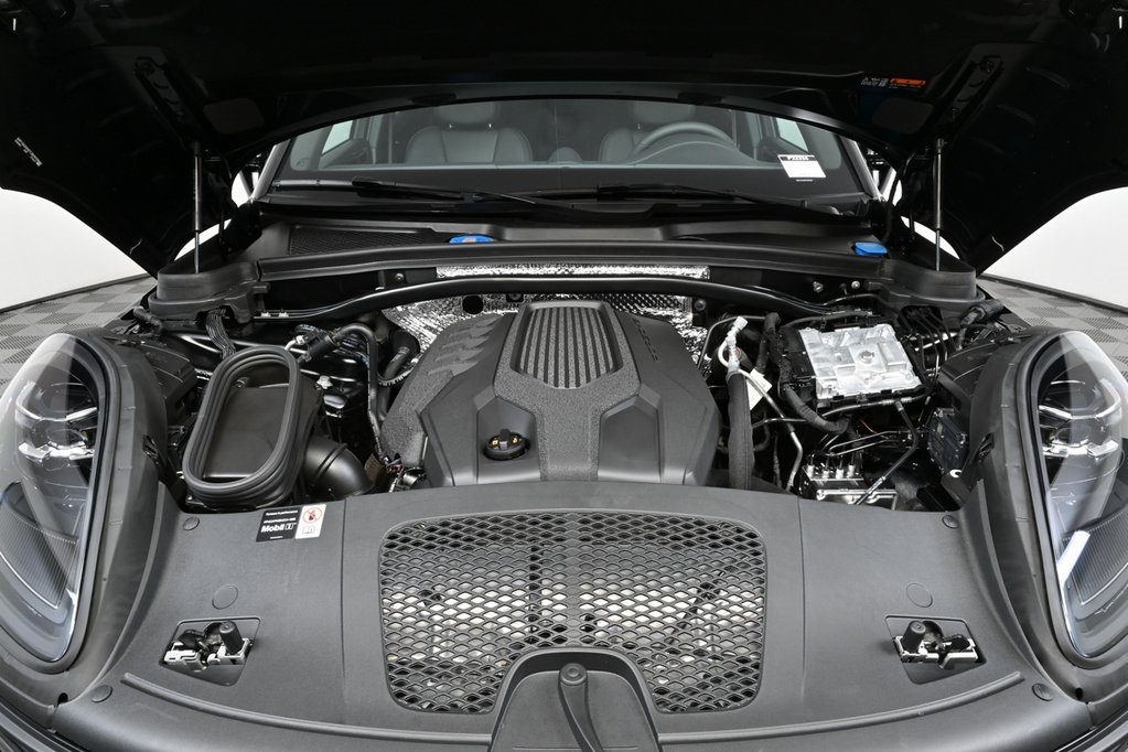 2026 Porsche Macan Base Image 11 of 36