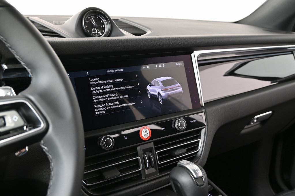 2026 Porsche Macan Base Image 30 of 36