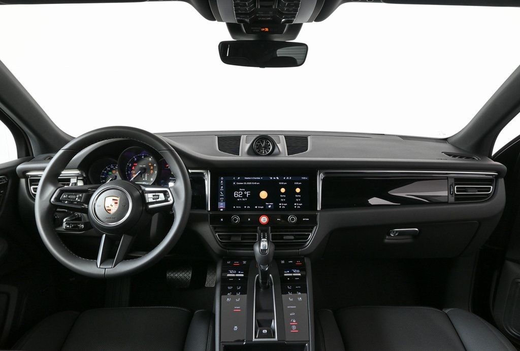 2026 Porsche Macan Base Image 20 of 36