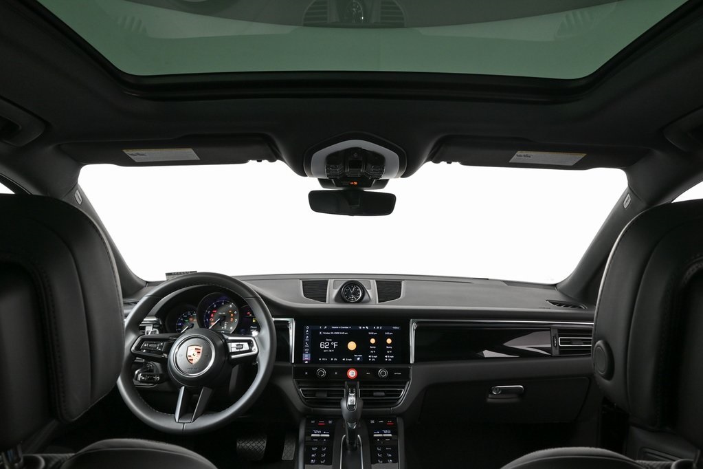 2026 Porsche Macan Base Image 22 of 36