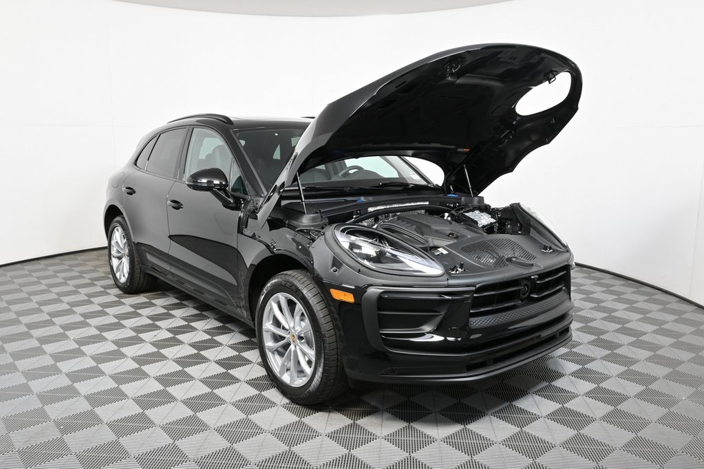 2026 Porsche Macan Base Image 5 of 36