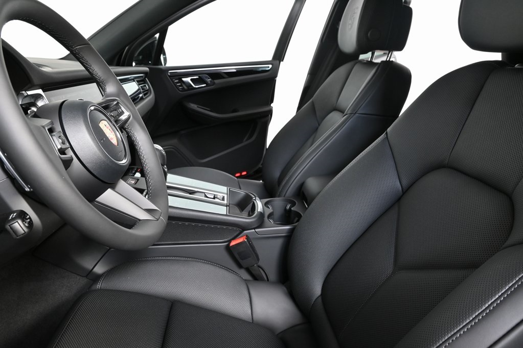 2026 Porsche Macan Base Image 17 of 36