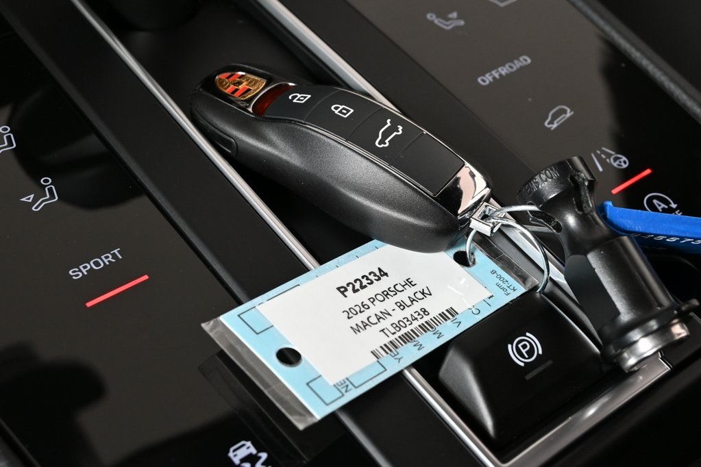 2026 Porsche Macan Base Image 34 of 36