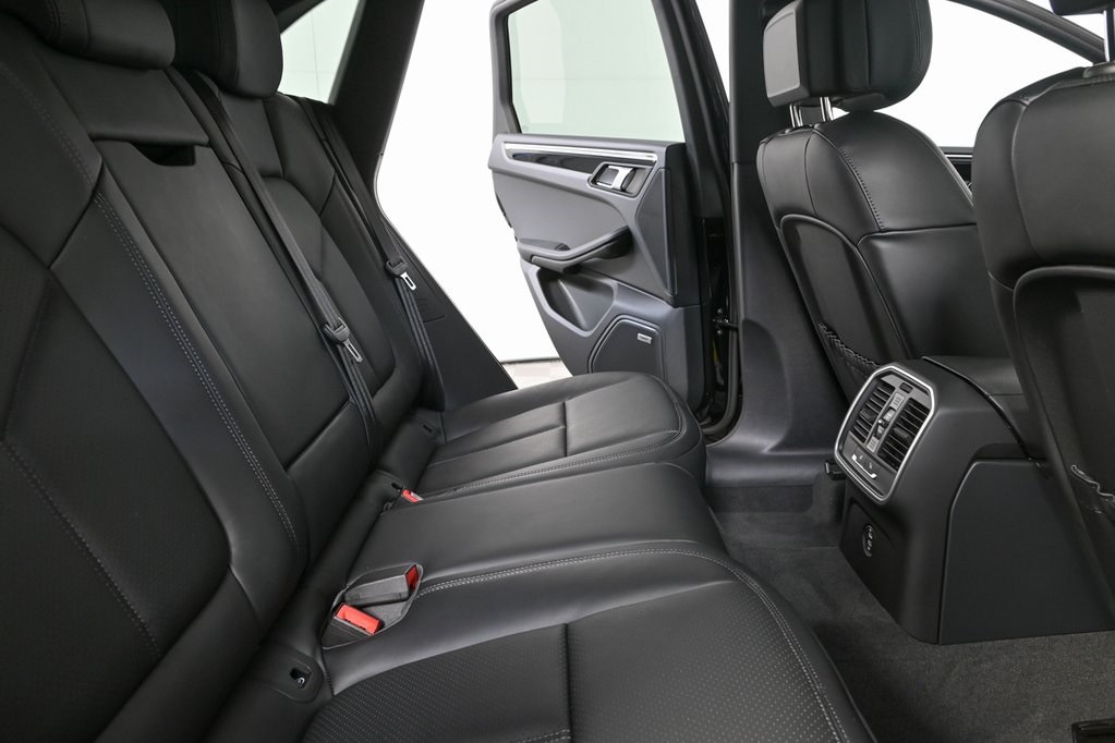 2026 Porsche Macan Base Image 16 of 36