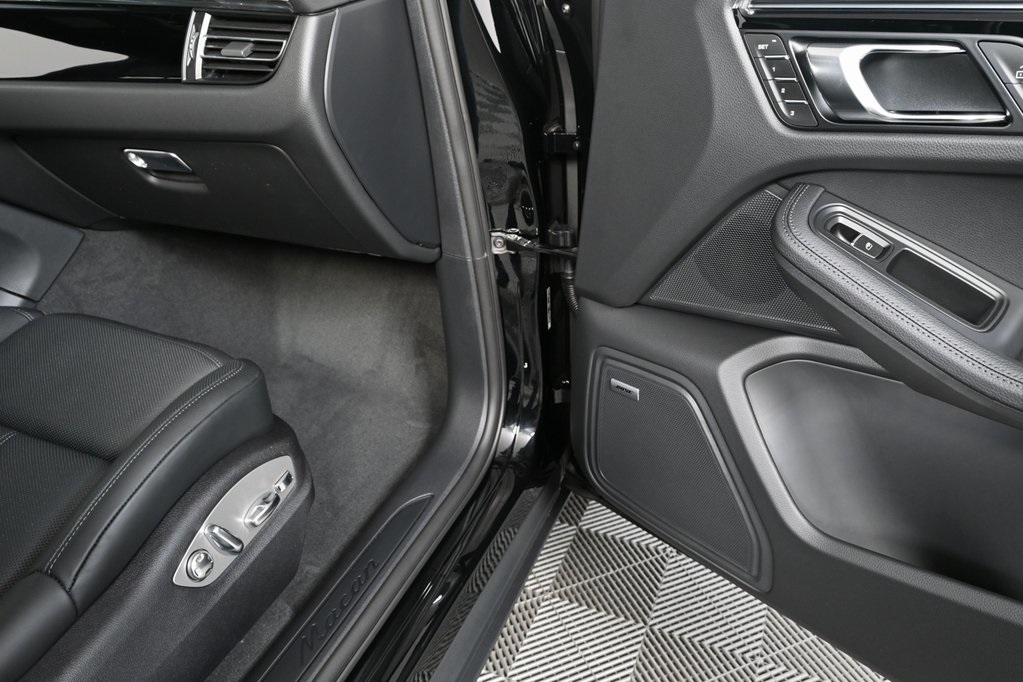 2026 Porsche Macan Base Image 35 of 36