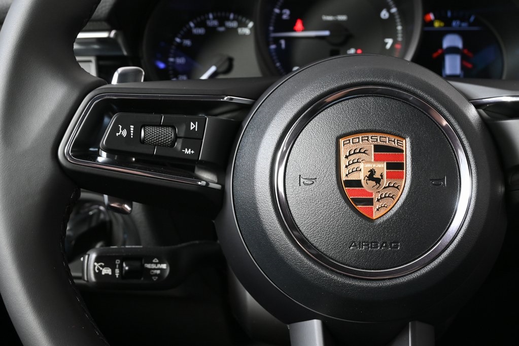 2026 Porsche Macan Base Image 25 of 36