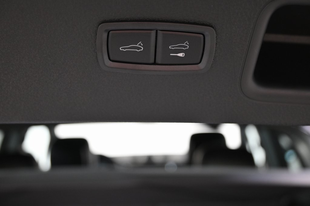 2026 Porsche Macan Base Image 33 of 36