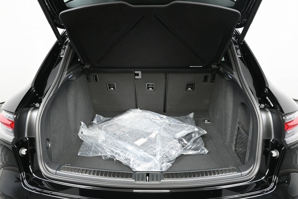 2026 Porsche Macan Base Image 14 of 36