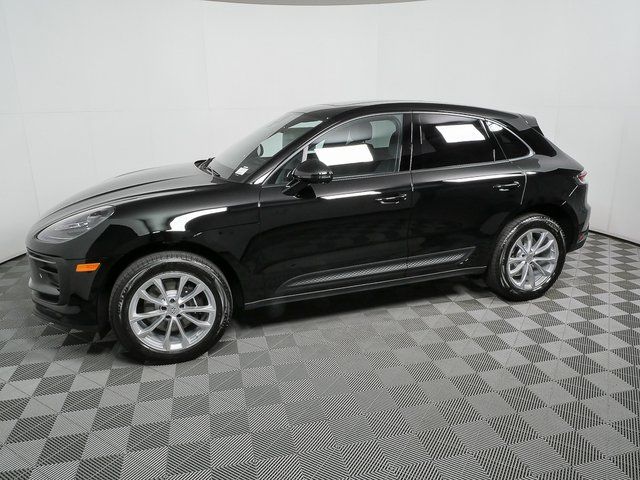 2026 Porsche Macan Image 2 of 39