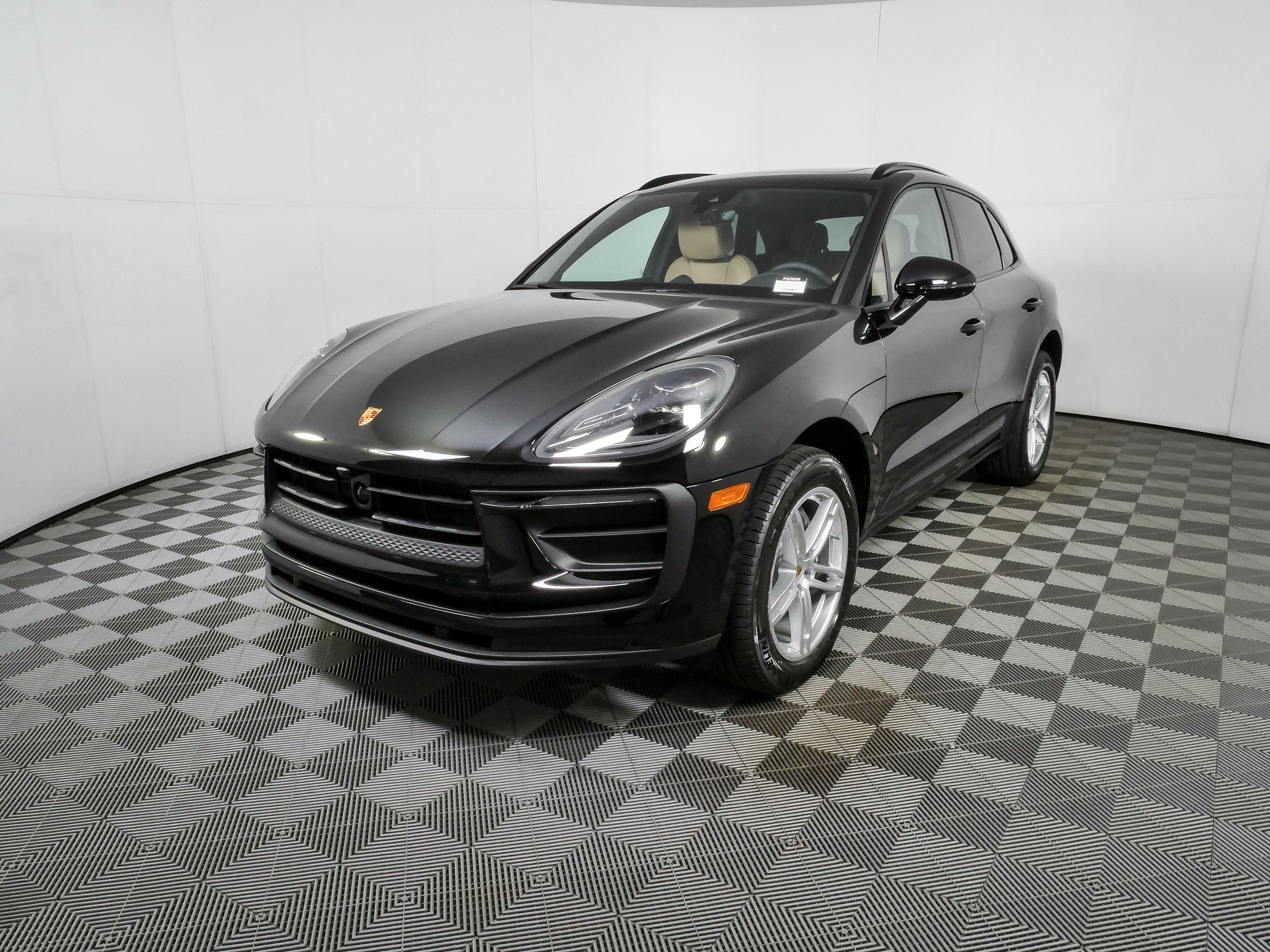 2026 Porsche Macan Image 2 of 40