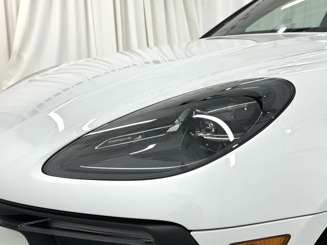 2026 Porsche Macan Base Image 40 of 61