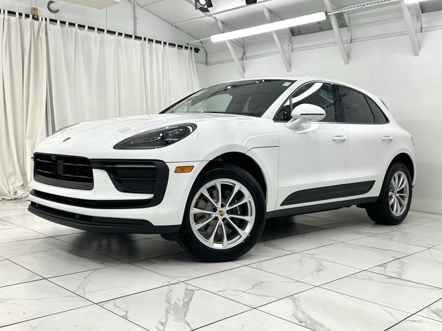 2026 Porsche Macan Base Image 3 of 61