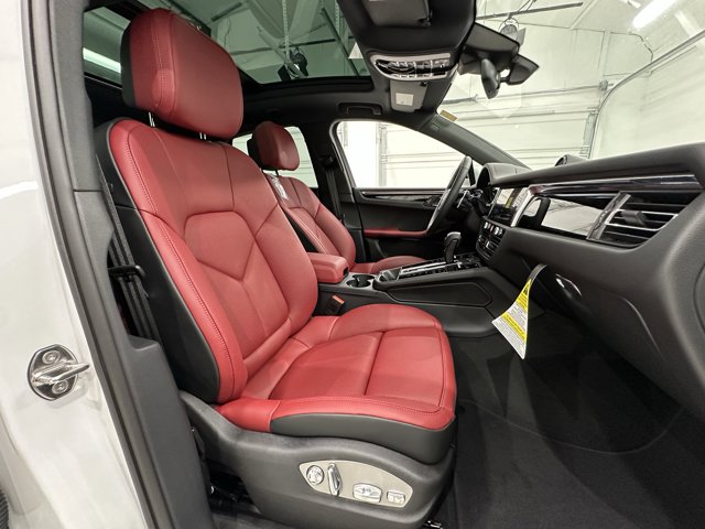 2026 Porsche Macan Base Image 20 of 61