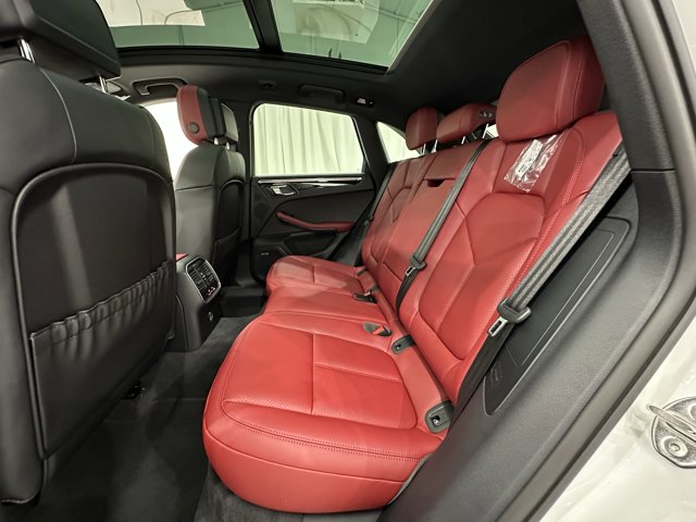 2026 Porsche Macan Base Image 19 of 61