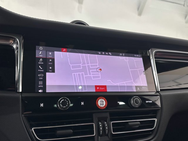 2026 Porsche Macan Base Image 33 of 61