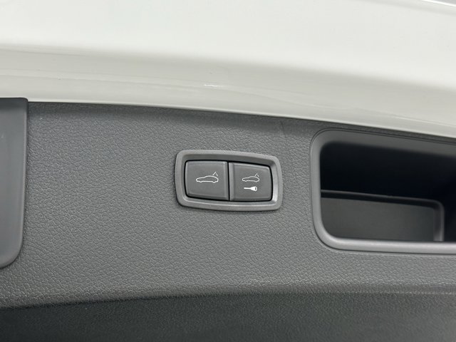 2026 Porsche Macan Base Image 51 of 61