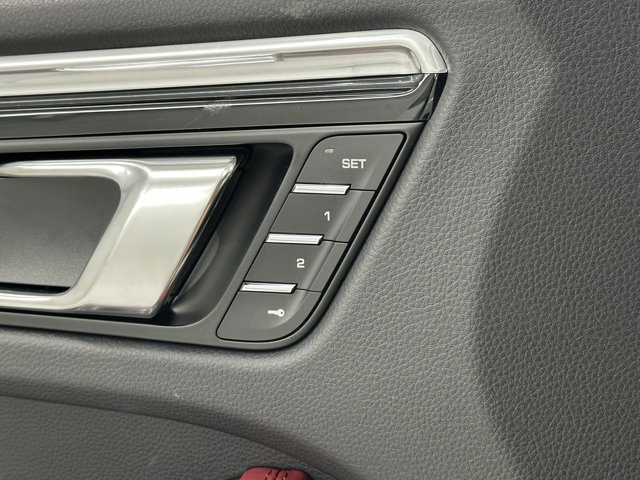 2026 Porsche Macan Base Image 39 of 61