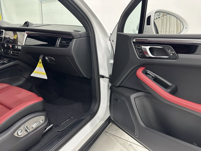 2026 Porsche Macan Base Image 53 of 61