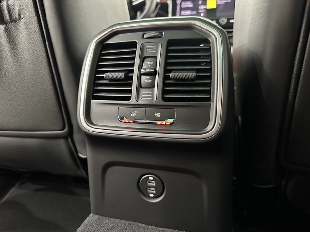 2026 Porsche Macan Base Image 41 of 61