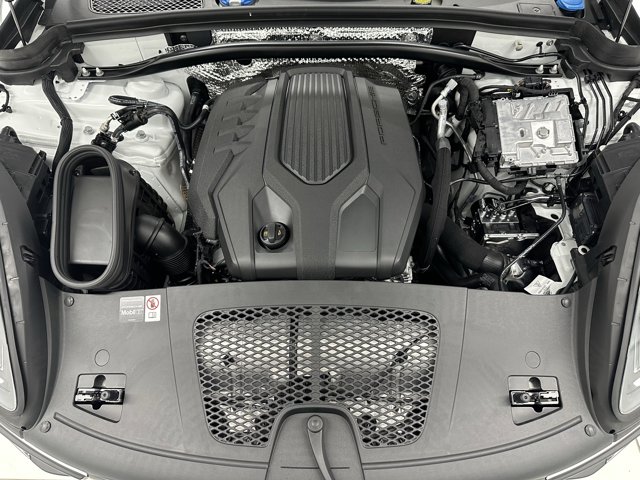 2026 Porsche Macan Base Image 14 of 61