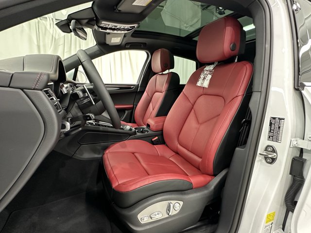 2026 Porsche Macan Base Image 21 of 61