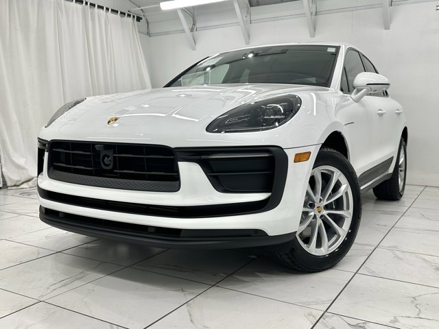 2026 Porsche Macan Base Image 4 of 61