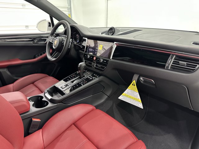 2026 Porsche Macan Base Image 22 of 61