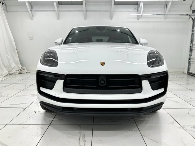 2026 Porsche Macan Base Image 5 of 61