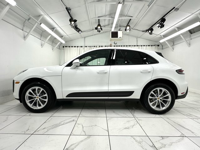 2026 Porsche Macan Base Image 13 of 61