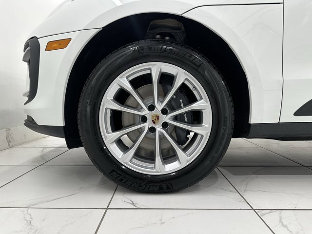 2026 Porsche Macan Base Image 15 of 61