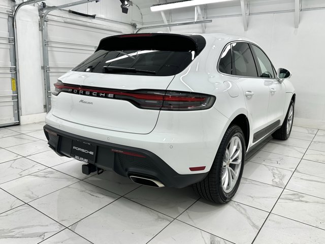 2026 Porsche Macan Base Image 7 of 61