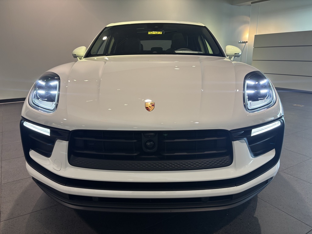 2026 Porsche Macan Base Image 2 of 37
