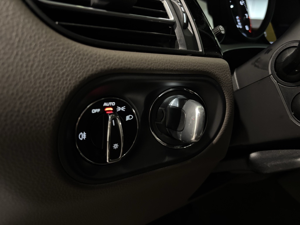 2026 Porsche Macan Base Image 34 of 37