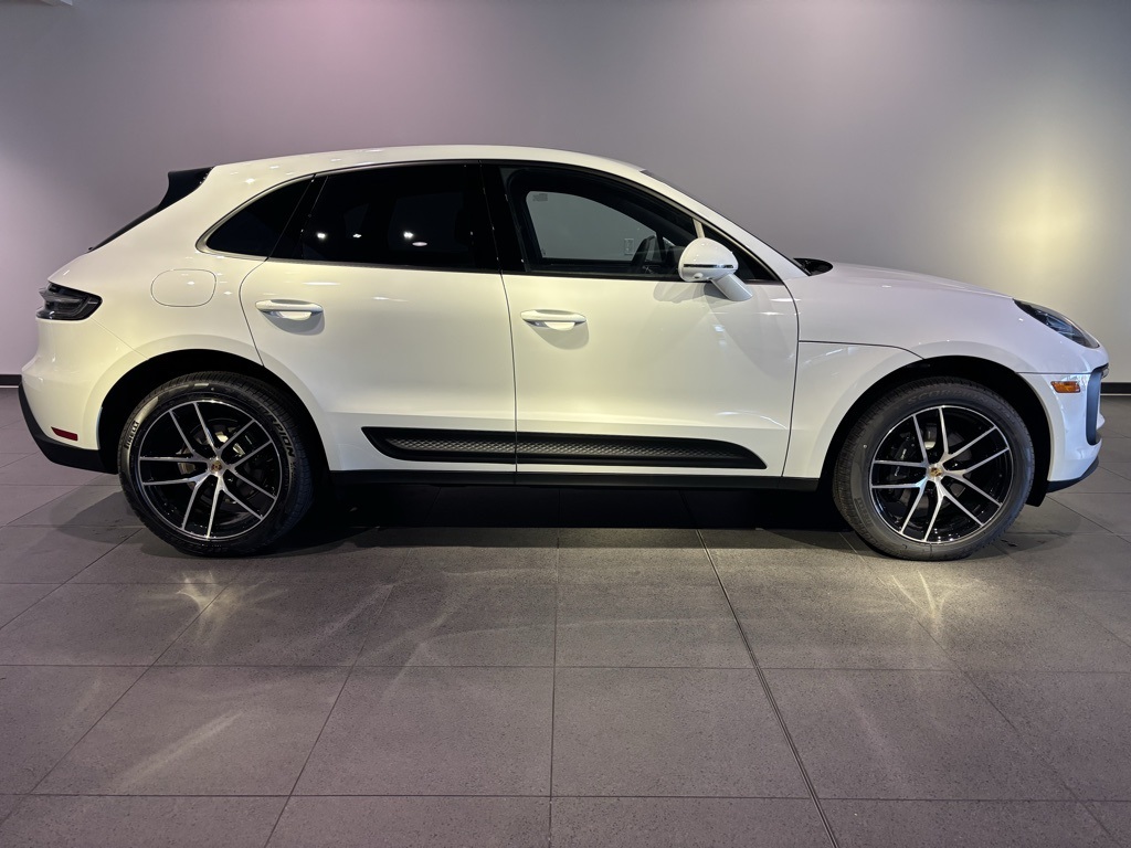 2026 Porsche Macan Base Image 5 of 37