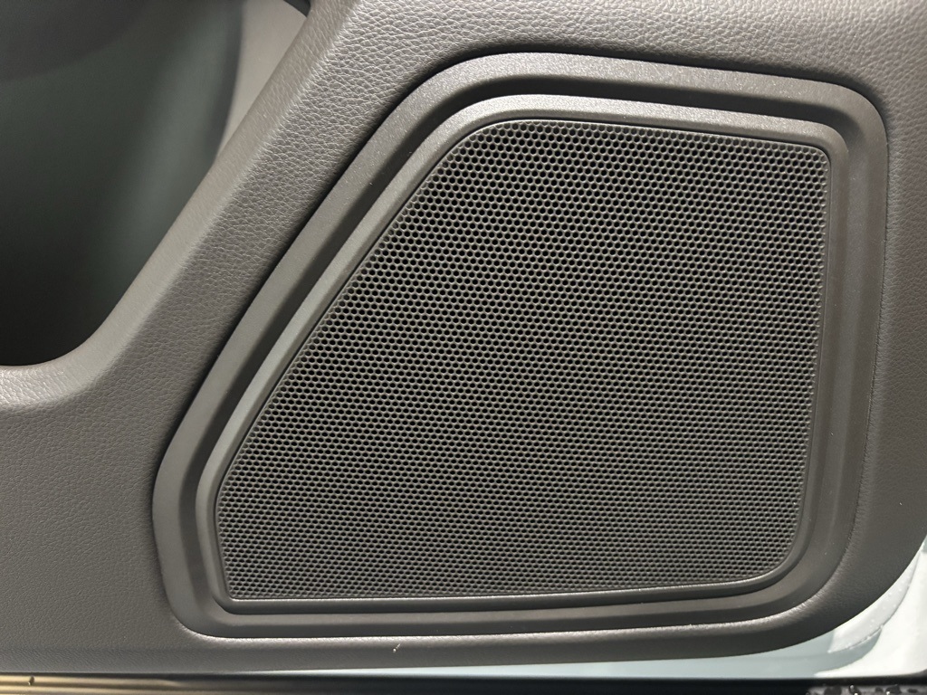 2026 Porsche Macan Base Image 26 of 37