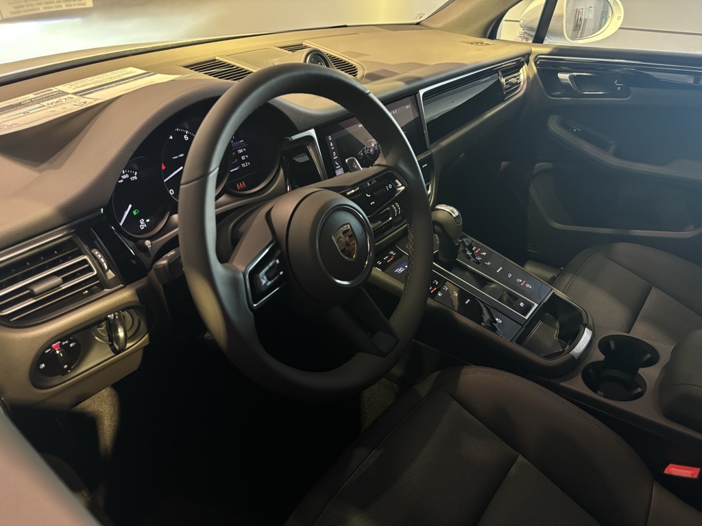2026 Porsche Macan Base Image 20 of 37