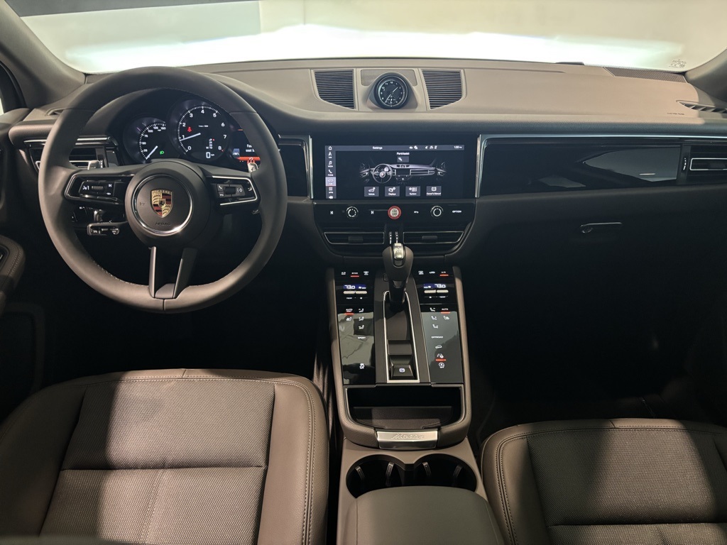 2026 Porsche Macan Base Image 19 of 37