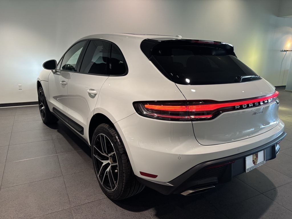 2026 Porsche Macan Base Image 9 of 37