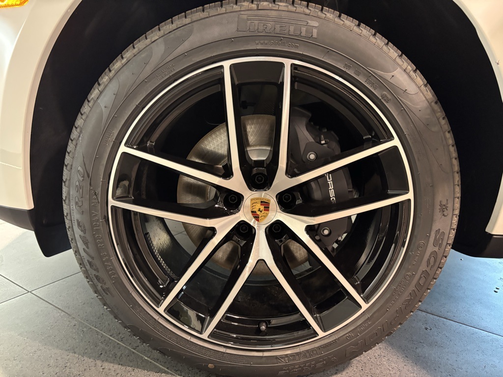 2026 Porsche Macan Base Image 11 of 37