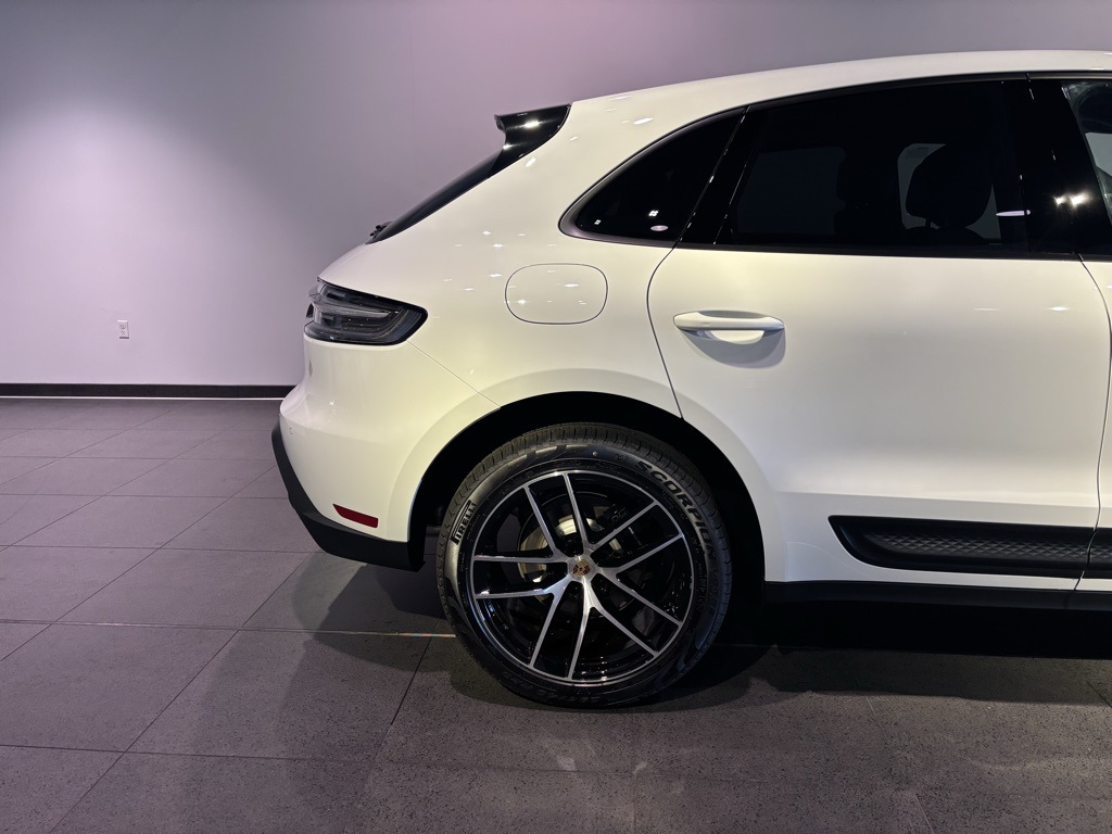 2026 Porsche Macan Base Image 12 of 37