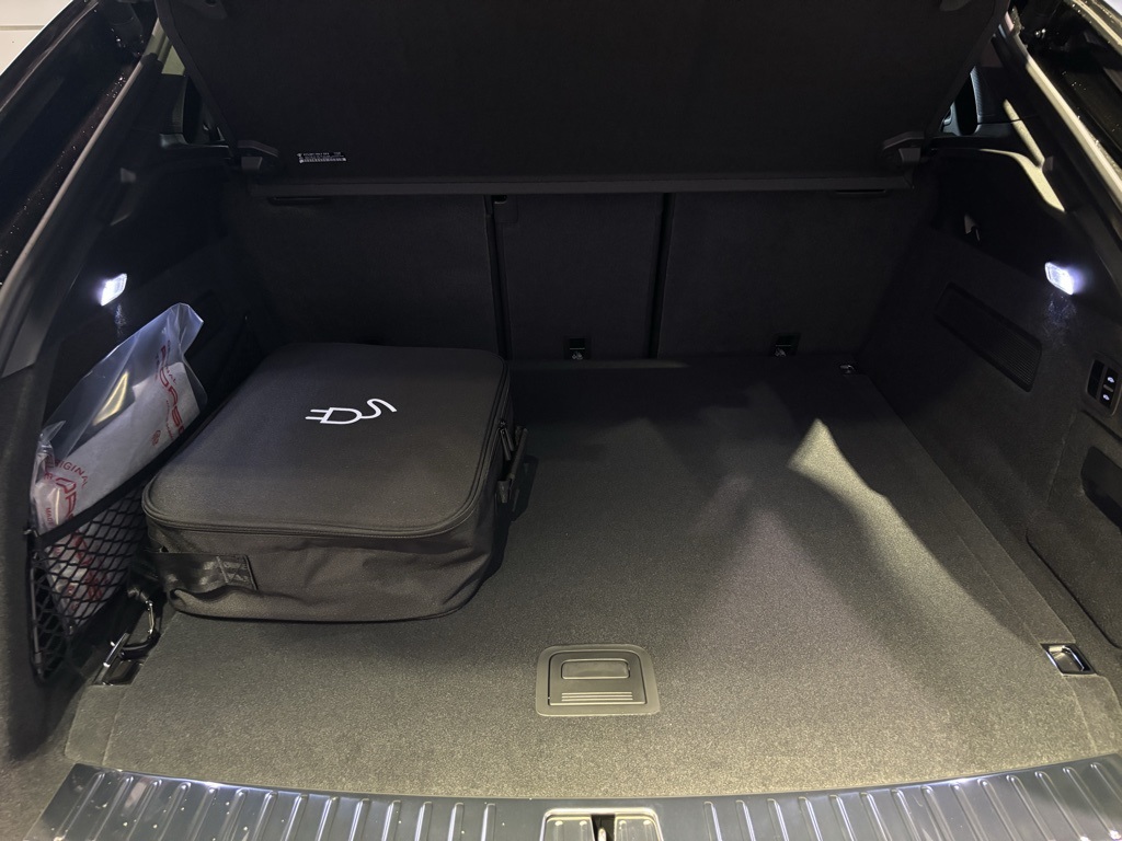 2026 Porsche Macan Base Image 13 of 37